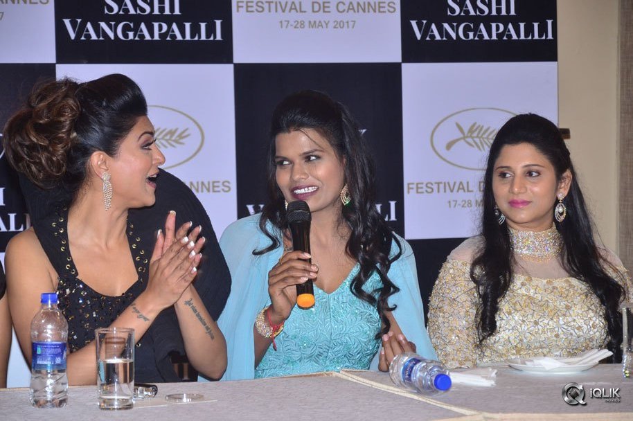 Sushmita-Sen-at-Sashi-Vangapalli-Cannes-Red-Carpet-2017-Success-Meet